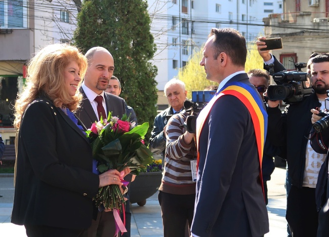 Вицепрезидентът отбеляза с българската общност в румънския град Търговище традиционния празник Тудорица