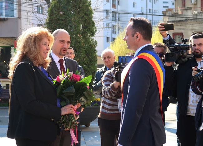 Вицепрезидентът отбеляза с българската общност в румънския град Търговище традиционния празник Тудорица