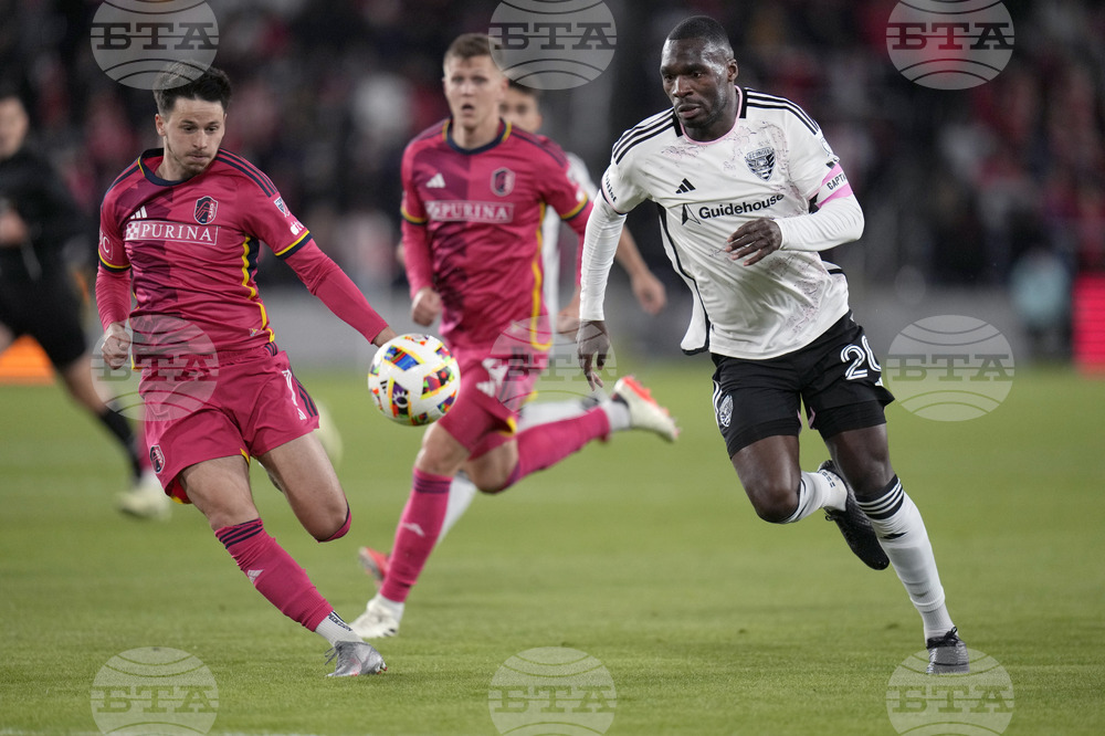 Кристиан Бентеке ще продължи кариерата си в тима на Ал Уахда