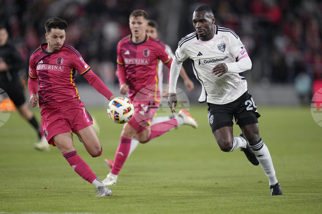 Кристиан Бентеке ще продължи кариерата си в тима на Ал Уахда