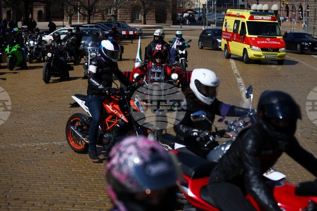 Мотошествие в подкрепа на донорството на яйцеклетки