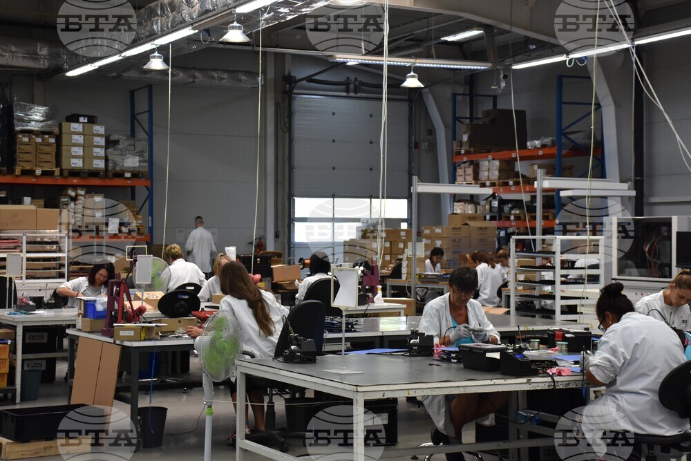  Заетостта в ЕС остава стабилна през третото тримесечие на 2025 г., България отчита лек спад от 0,4 процентни пункта 