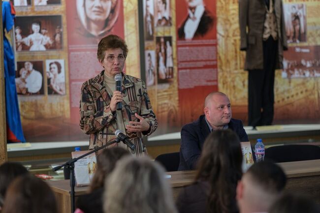 Община Плевен: Историкът проф. Вера Бонева представи книгата си „Васил Левски - да възкръсне България с пълна свобода“ в Плевен