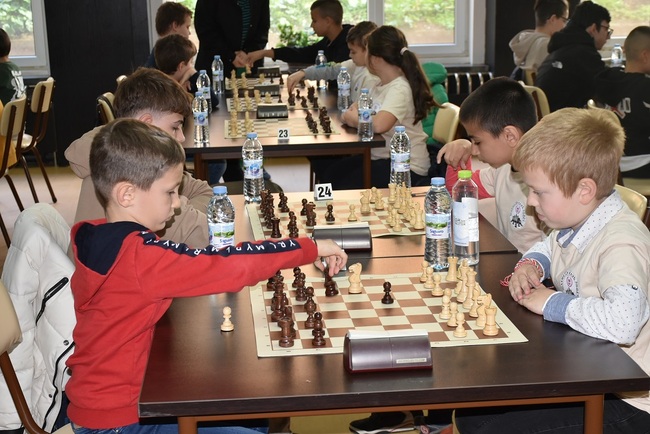 Община Ловеч: 57 участници в открития шахматен турнир „Ловешка пролет“