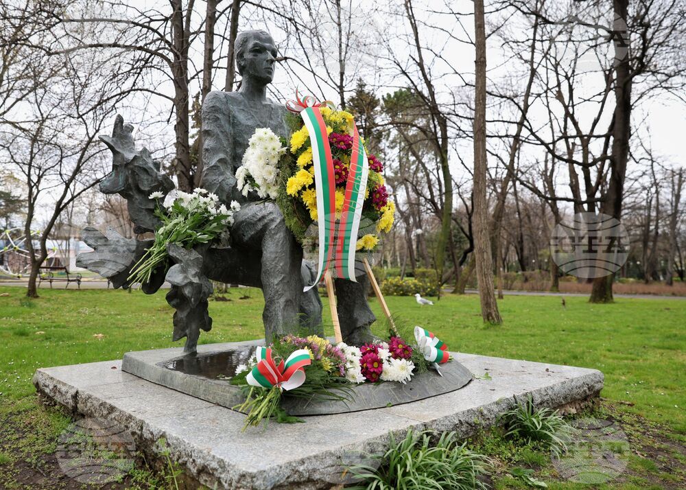 Бургас - Христо Фотев - годишнина - паметник