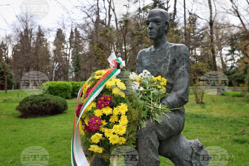 Бургас - Христо Фотев - годишнина - паметник