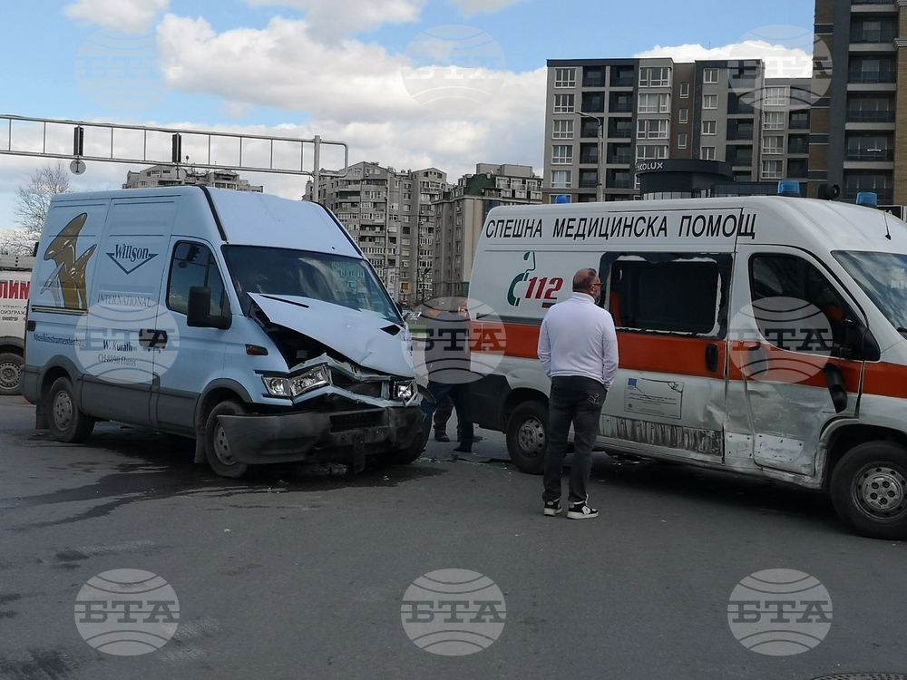 Лекар пострада при катастрофа с линейка в Пловдив