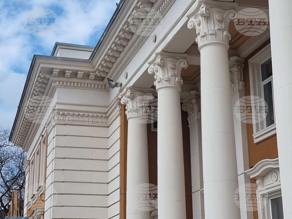 Творби на две поколения майстори дърворезбари ще бъдат показани в изложба в Перник