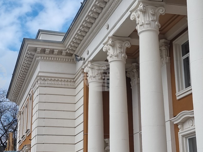 Варненският театър гостува в Перник с нецензурираната версия на "Тютюн"