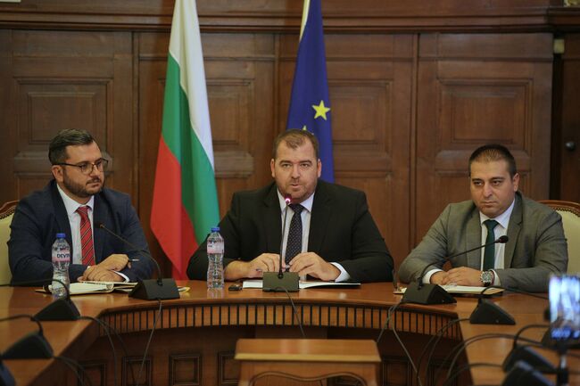 Реколтата от зърно е добра, няма да има проблеми с изхранването на българите, смята служебният министър на земеделието