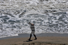 Бургас - плаж - бурно море