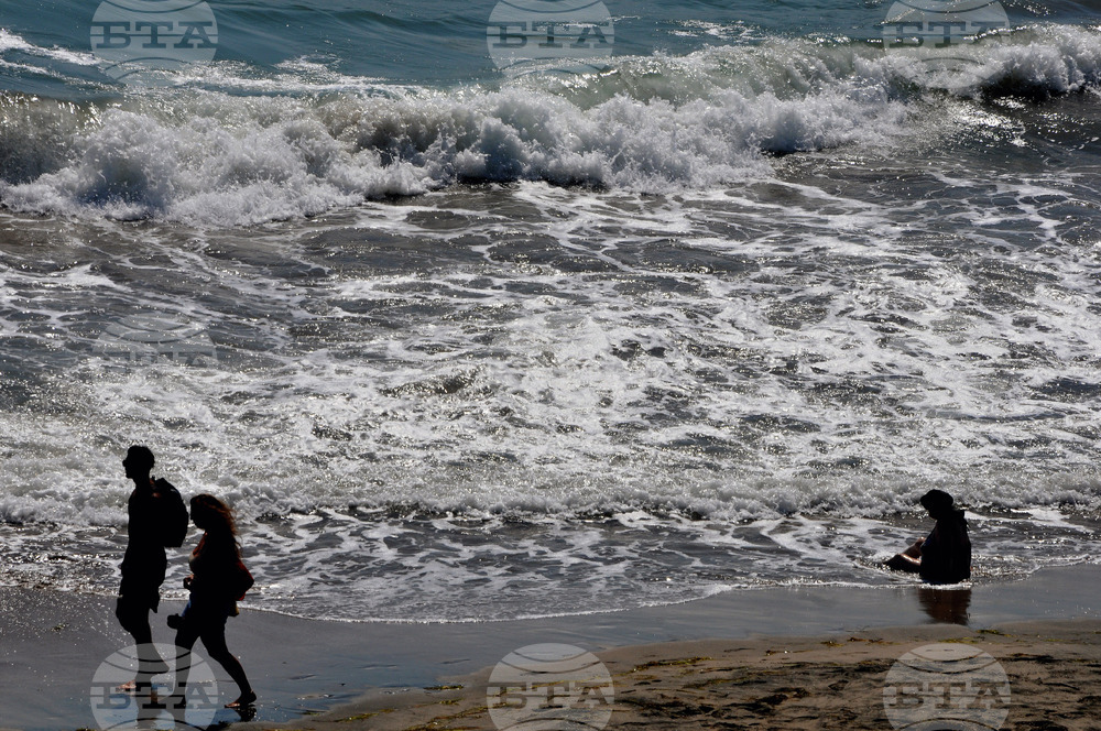 Бургас - плаж - бурно море