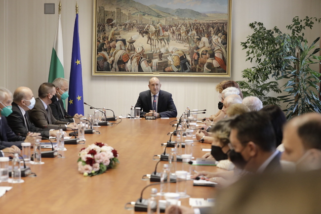 Президентът: Предстоящите избори трябва да излъчат управленско мнозинство с висока легитимност, което да се заеме с неотложните реформи и вземането на стратегически за страната ни решения