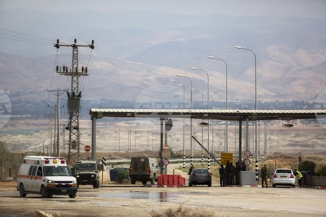 Израел ще отвори отново граничния пункт „Алънби“ с Йордания за преминаване на стоки и хуманитарна помощ