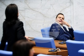 Парламент - извънредно заседание