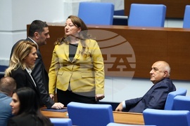 Парламент - извънредно заседание