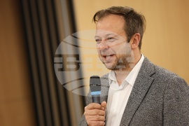 Дискусия - „Дигитална демокрация: Европейската регулация на изкуствения интелект и основните права“ - Теодор Стойчев