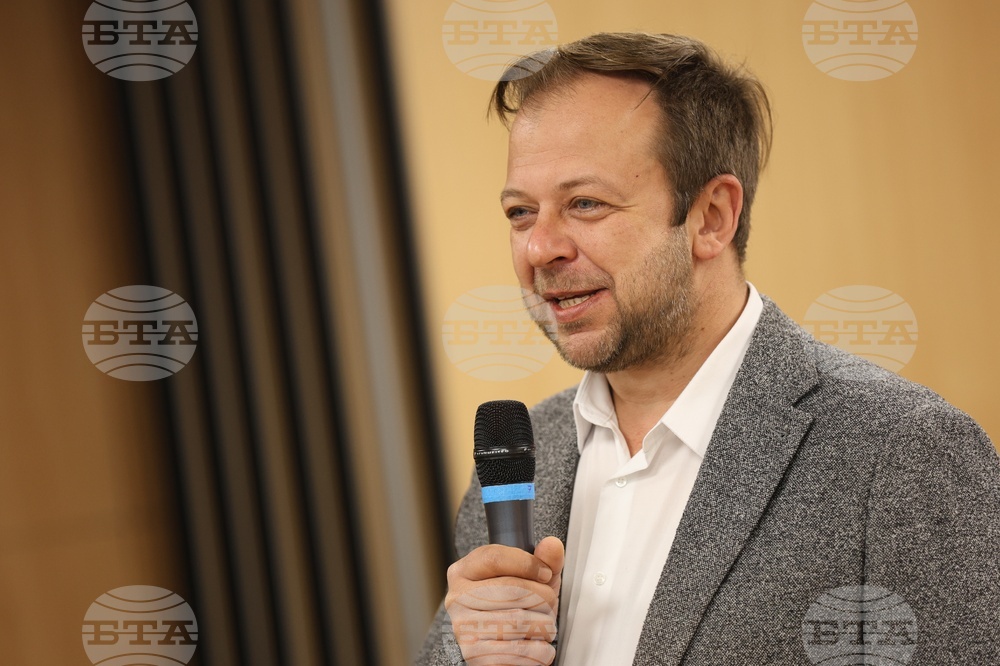 Дискусия - „Дигитална демокрация: Европейската регулация на изкуствения интелект и основните права“ - Теодор Стойчев