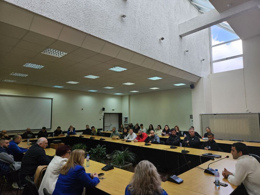 Югозападен университет „Неофит Рилски“ – Благоевград: Старши треньорът на българския национален отбор по борба за жени Петър Касабов изнесе публична лекция в ЮЗУ „Неофит Рилски“