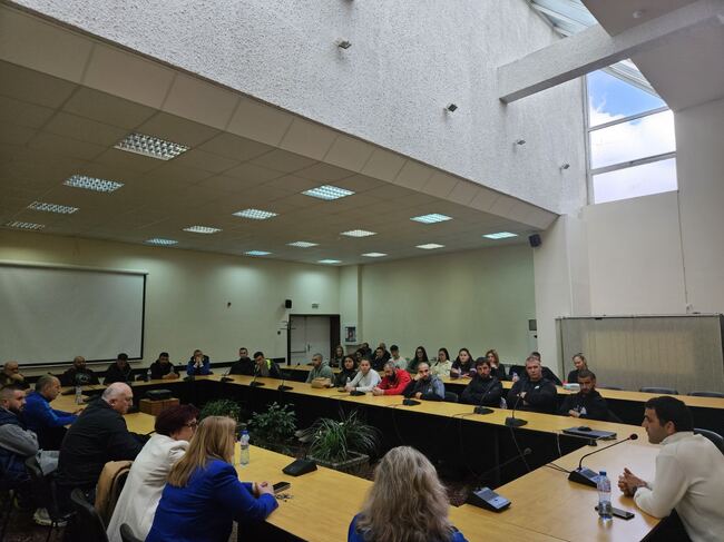 Югозападен университет „Неофит Рилски“ – Благоевград: Старши треньорът на българския национален отбор по борба за жени Петър Касабов изнесе публична лекция в ЮЗУ „Неофит Рилски“