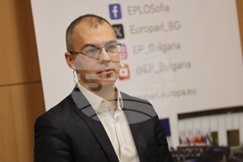 Дискусия - „Дигитална демокрация: Европейската регулация на изкуствения интелект и основните права“ - Добромир Иванов