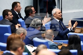 Парламент - извънредно заседание