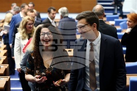 Парламент - извънредно заседание