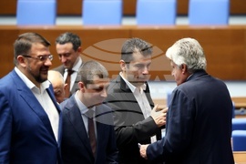 Парламент - извънредно заседание