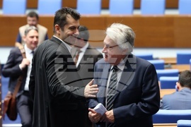 Парламент - извънредно заседание