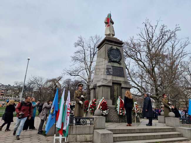 С поднасяне на венци и цветя на паметника на екзарх Антим I в София ще бъдат отбелязани Денят на Тракия и 112 години от Одринската епопея
