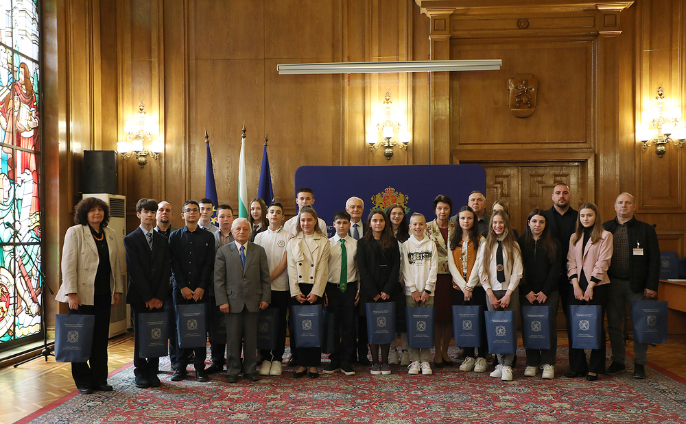 Отличените ученици в конкурса за 110-ата годишнина от Балканските войни бяха наградени в Министерството на отбраната 