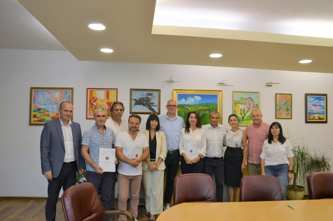 За първи път от 2006 г. насам! Кметът на Благоевград и синдикатите подписаха Колективен трудов договор в сферата на културата 