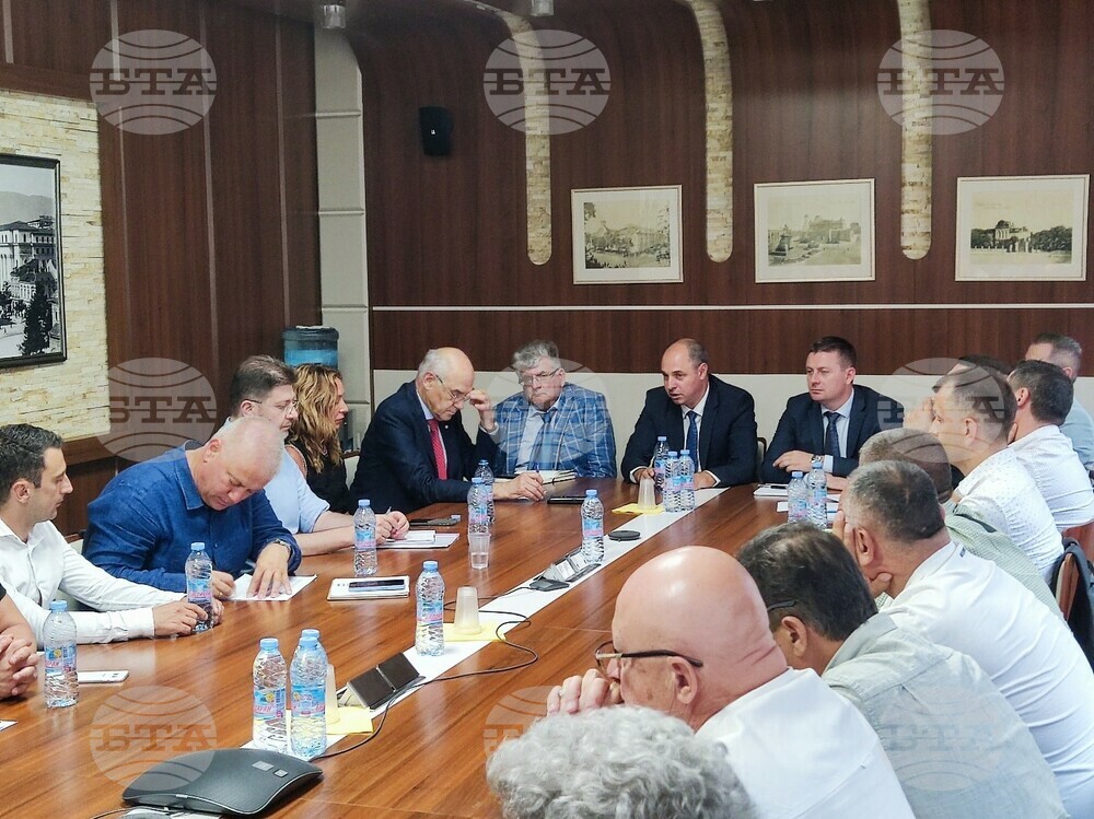 В ЕСО до началото на август са постъпили заявления за изграждане на нови ВЕИ, с които е достигнат лимитът на системата