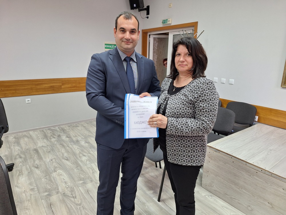 Община Ловеч: Връчиха бюджетите във функция „Образование“