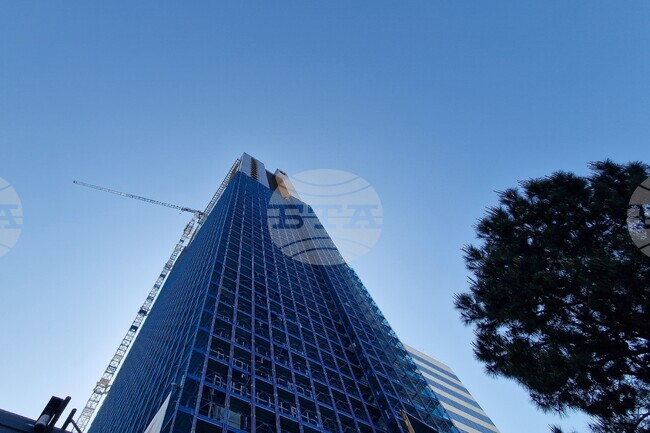 Голям пожар в блок в Тирана предизвика разгорещен дебат относно безопасността на строежите в страната