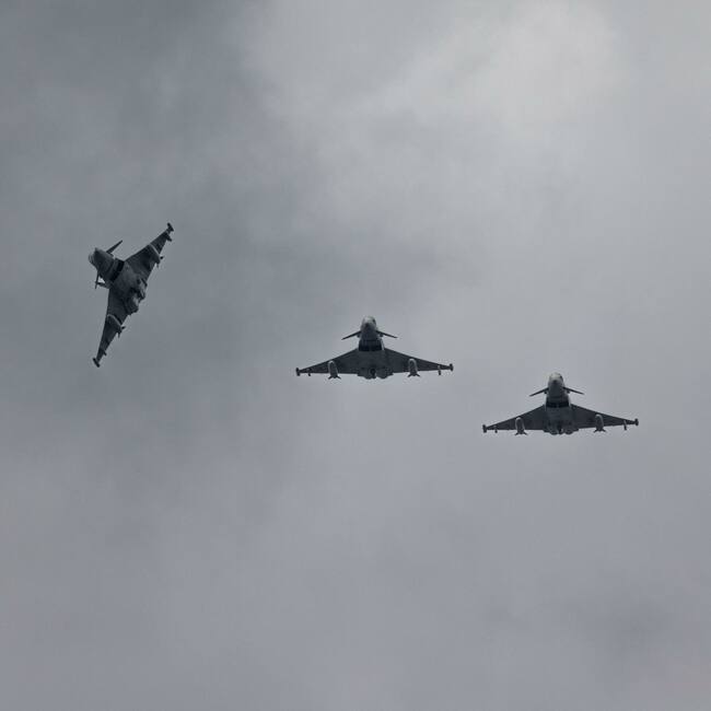 Шест самолета "Юрофайтър Тайфун" на военновъздушните сили на Великобритания пристигнаха в Румъния