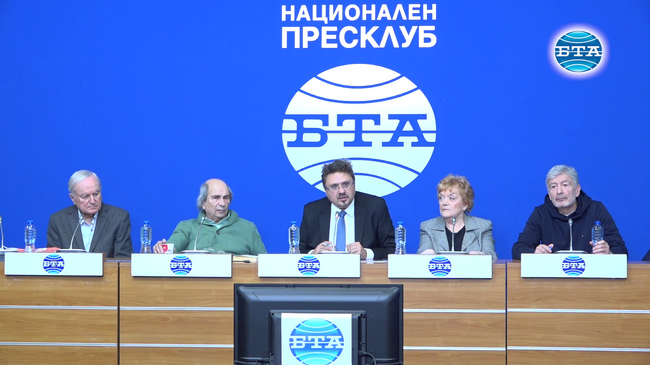 Поезията на Константин Павлов трябва не само да респектира, а да бъде четена и разбирана, каза проф. Михаил Неделчев