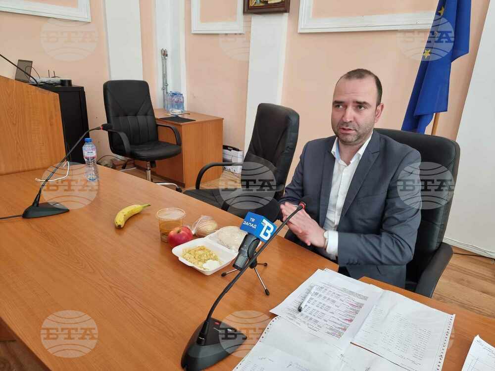 Децата в Кюстендил се хранят здравословно, заяви на пресконференция кметът Огнян Атанасов в отговор на коментари в социалните мрежи