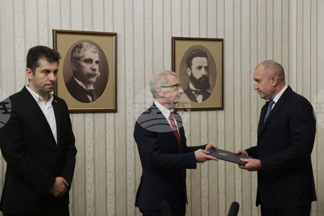 Президент - ПП-ДБ - мандат - връчване