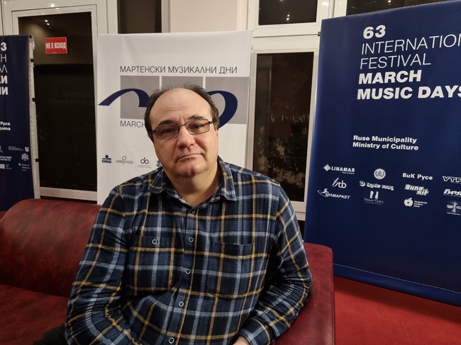 От нас зависи хоровото изкуство да го има, казва диригентът на хор "Проф. Васил Арнаудов" Свилен Димитров