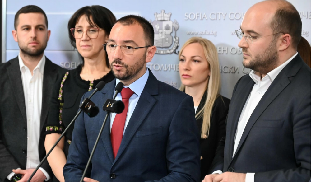 ГЕРБ-СДС с предложение възнагражденията за медицински персонал да бъдат осигурени от увеличения с 10 млн. резерв на кмета Терзиев