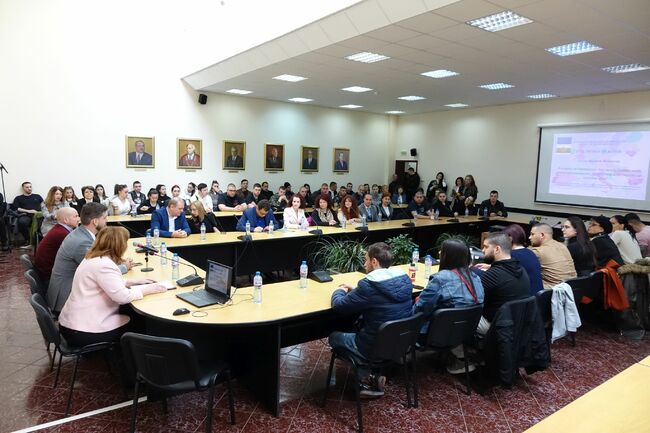 Югозападен университет „Неофит Рилски“ – Благоевград: Евродепутатът Андрей Новаков изнесе публична лекция на тема „Бъдещето на ЕС между зеления пакт, реиндустриализацията, сигурността и опазването на околната среда“ в ЮЗУ „Неофит Рилски“