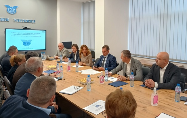 Ръководството на Агенция „Митници“ и представители на тютюневия бранш обсъдиха оптимизацията на работата и борбата със сивия сектор