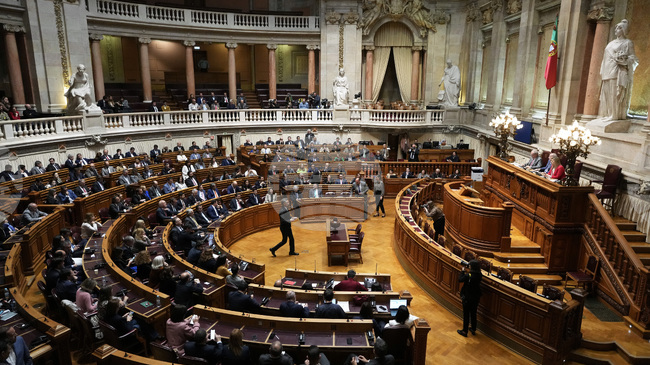 Парламентът на Португалия одобри бюджета за 2026 г. с нов излишък и по-нисък дълг