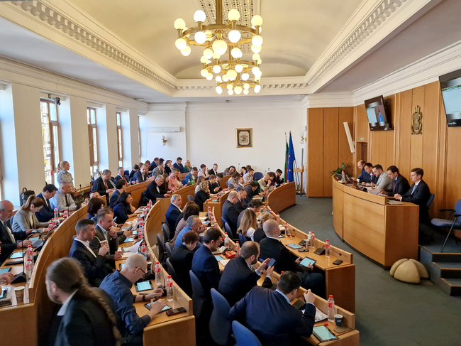 Повишаване на заплатите на кмета на София, председателя на Столичния общински съвет, общинските съветници и районните кметове, одобри СОС