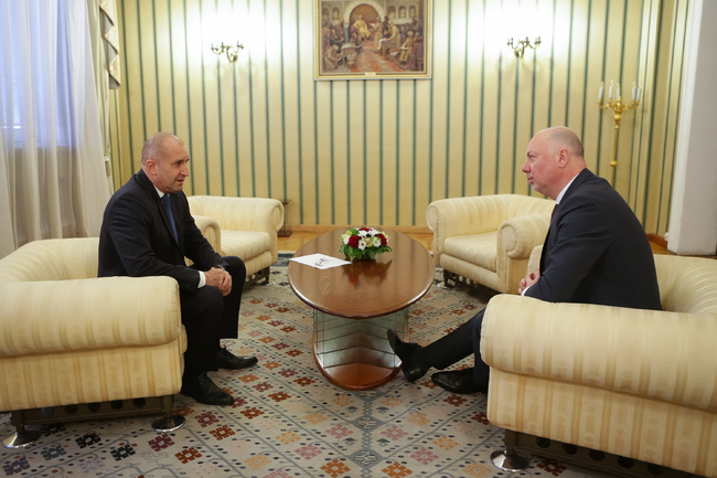 Президентът Румен Радев проведе среща с председателя на Народното събрание Росен Желязков във връзка с процедурата по назначаване на служебен министър-председател