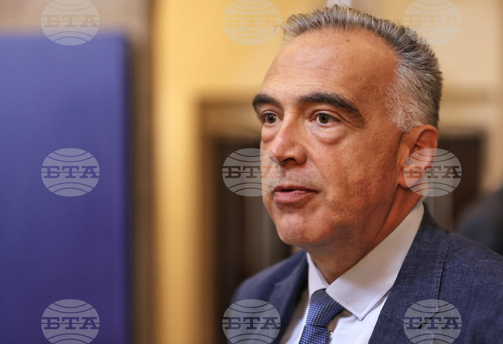 Очаквам следващата седмица да се премине към реални действия по формирането на партията на Радев, каза Антон Кутев