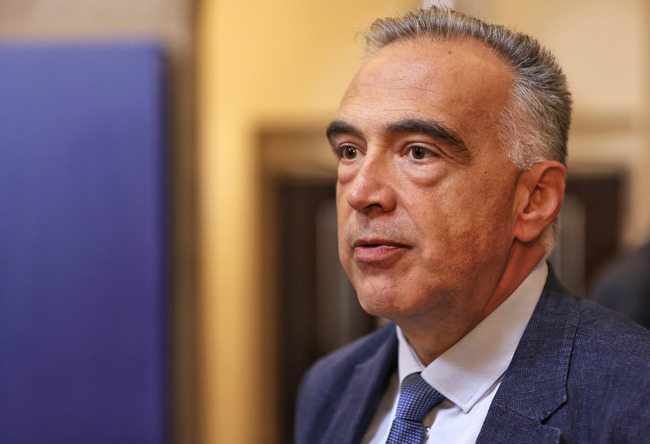 Очаквам следващата седмица да се премине към реални действия по формирането на партията на Радев, каза Антон Кутев