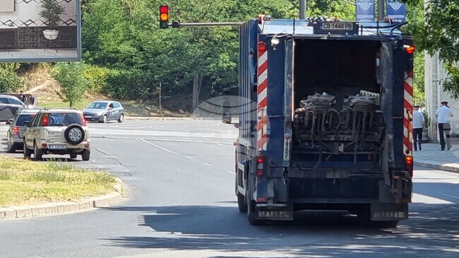 Бездомник в Солун е попаднал в камион за отпадъци, след като е бил вдигнат заедно с кофа за боклук