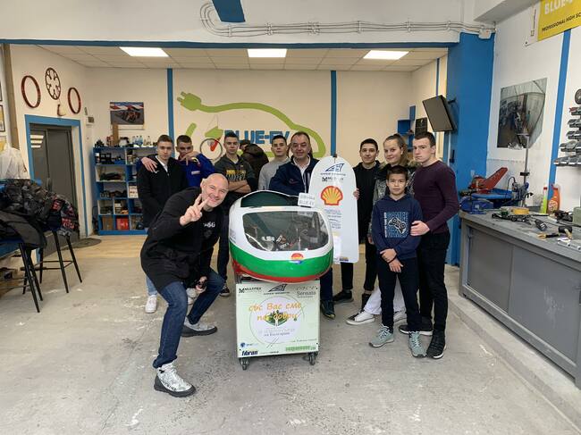 Община Чепеларе: Отборът на ПГ СГСТ Никола Вапцаров, Чепеларе в Shell Eco Marathon - единственото училище от България, което участва в Shell Eco-marathon тази година започва реални тестове